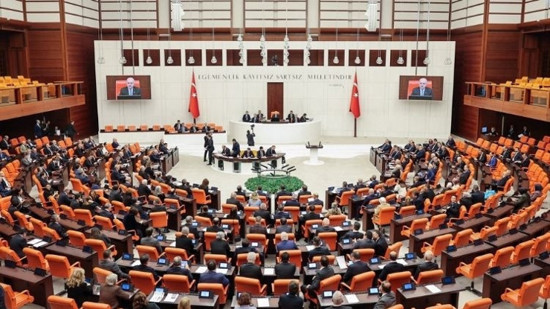 البرلمان التركي يقرّ 6 مواد تشمل تنظيمات للأطفال المنساقين للجريمة وحظر بيع السكاكين للقاصرين