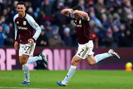 أستون فيلا يتفوق على نوتنغهام فورست بثلاثية