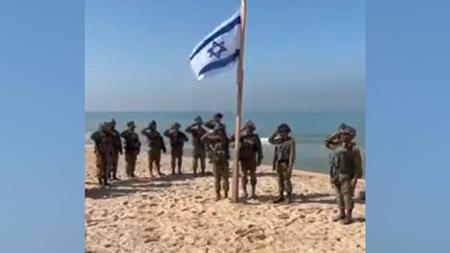 قائد إسرائيلي ينشر صورة من شاطئ غزة ويدعي أنها أرضه