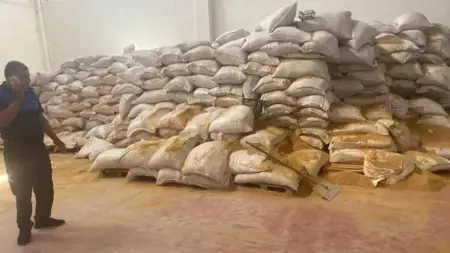 ضبط أطنان من المنتجات الفاسدة في مستودع بمدينة غازي عنتاب ضبط أطنان من المنتجات الفاسدة في مستودع بمدينة غازي عنتاب