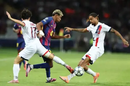باريس سان جيرمان يخطف فوزًا مثيرًا من برشلونة بهدف قاتل في دوري الأبطال باريس سان جيرمان يخطف فوزًا مثيرًا من برشلونة بهدف قاتل في دوري الأبطال