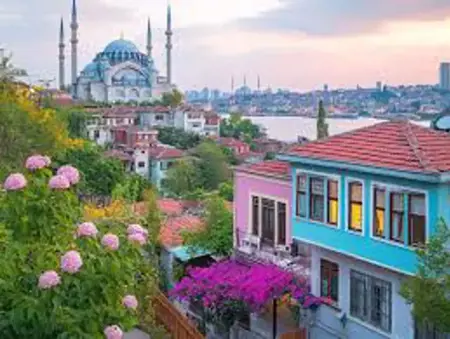 دليلك الكامل للسفر إلى تركيا: الشروط، الأوراق، وخطوات الرحلة