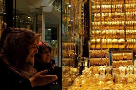 الذهب في تركيا يتراجع.. إليكم الأسعار