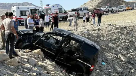 مصرع ثلاثة أشخاص إثر انقلاب مركبة تجارية خفيفة في خندق بولاية شرناق