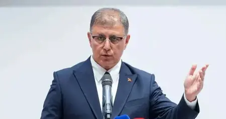 رئيس بلدية إزمير جميل توغاي يتراجع: لن أنضمّ إلى حزب أوزغور أوزال الجديد