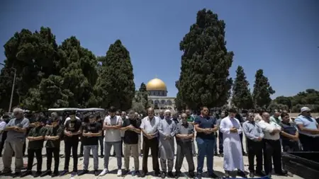 50 ألف مسلم يؤدون صلاة الجمعة في المسجد الأقصى