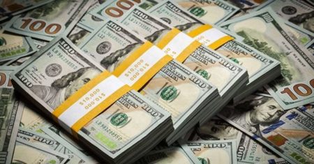 الدولار الأمريكي يهبط إلى أدنى مستوى أمام اليورو منذ ثلاث سنوات