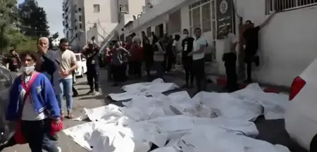 مستشفيات غزة تحت نيران الاحتلال.. الجيش يطالب بإخلاء مستشفى أخرى مستشفيات غزة تحت نيران الاحتلال.. الجيش يطالب بإخلاء مستشفى أخرى