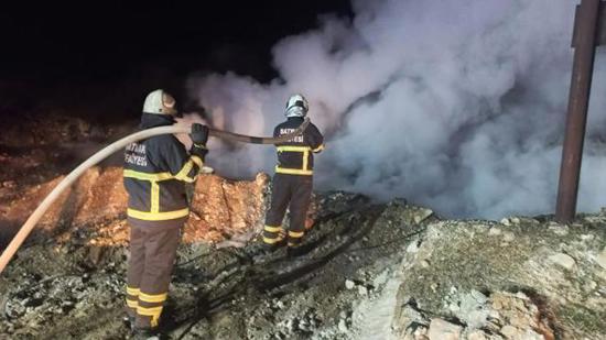 اندلاع حريق مهول في حقل نفط بولاية باتمان التركية