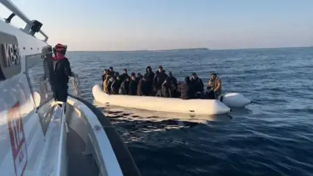 إنقاذ 113 مهاجرًا غير نظامي قبالة سواحل إزمير التركية إنقاذ 113 مهاجرًا غير نظامي قبالة سواحل إزمير التركية