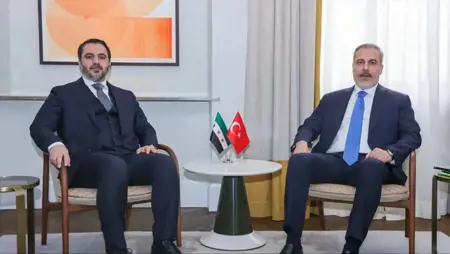 وزير الخارجية التركي يلتقي نظيره السوري أسعد الشيباني وزير الخارجية التركي يلتقي نظيره السوري أسعد الشيباني