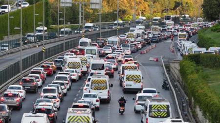 إسطنبول تشهد ازدحام مروري على الطرق في أول يوم دراسي
