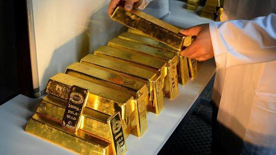سعر الكيلوغرام من الذهب ينخفض إلى 5 ملايين 850 ألف ليرة سعر الكيلوغرام من الذهب ينخفض إلى 5 ملايين 850 ألف ليرة
