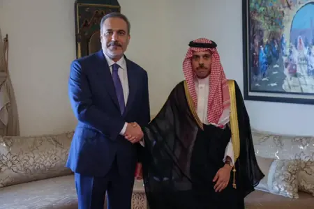 وزير الخارجية التركي يلتقي بنظيريه السعودي والتونسي في مصر وزير الخارجية التركي يلتقي بنظيريه السعودي والتونسي في مصر