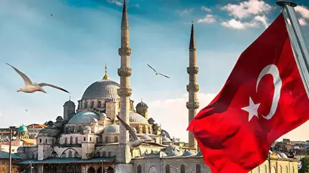 تركيا تُبقي الفائدة عند 37% وتقليص خفضها وسط مخاوف التضخم