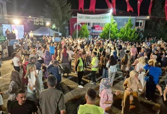 إقامة فعالية احتفالية في إسبيه التركية قبيل انطلاق موسم حصاد البندق الجديد