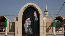 طهران تبدأ مراسم تشييع خامنئي.. وقائد الحرس الثوري يظهر علناً لأول مرّة منذ الحرب