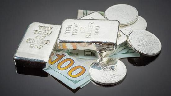 الفضة تهبط 3.6% إلى 55.50 دولاراً للأونصة.. أدنى مستوى منذ نوفمبر 2025