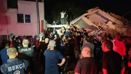 إنقاذ 5 مواطنين من مبنى انهار جراء زلزال بقوة 6.1 في باليكسير إنقاذ 5 مواطنين من مبنى انهار جراء زلزال بقوة 6.1 في باليكسير