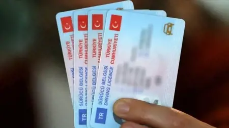 تركيا تتخذ قرارًا جديدًا بشأن رخص القيادة القديمة تركيا تتخذ قرارًا جديدًا بشأن رخص القيادة القديمة