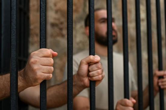 قائمة تضم 230 أسيرًا فلسطينيًا بانتظار الإفراج عنهم قائمة تضم 230 أسيرًا فلسطينيًا بانتظار الإفراج عنهم