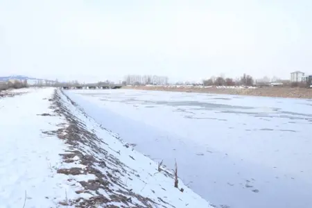 تجمد النهر الأحمر جزئيا في ولاية سيواس تجمد النهر الأحمر جزئيا في ولاية سيواس