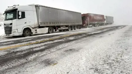 تركيا..عودة حركة النقل على طريق أردهان-أردانوتش السريع إلى طبيعتها تركيا..عودة حركة النقل على طريق أردهان-أردانوتش السريع إلى طبيعتها