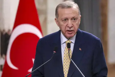 أردوغان يعلّق على اعتقال أكرم إمام أوغلو: "المعارضة تخدع الشعب" أردوغان يعلّق على اعتقال أكرم إمام أوغلو: "المعارضة تخدع الشعب"