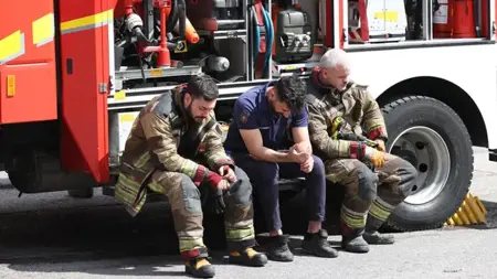 مصرع رجل إطفاء إثر حريق مبنى في أنقرة مصرع رجل إطفاء إثر حريق مبنى في أنقرة