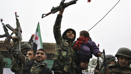 بعد إعلان حلّ التنظيم: الجيش السوري يبدأ تسلم أسلحة YPG الثقيلة في الحسكة — دبابات ومدرعات ومضادات طيران