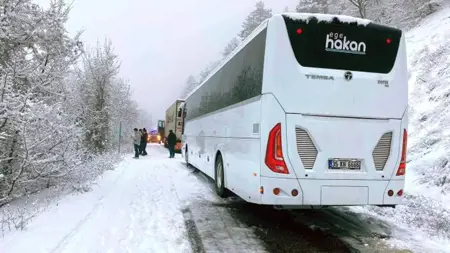 إنقاذ سائحين عالقين وسط عاصفة ثلجية في بولو إنقاذ سائحين عالقين وسط عاصفة ثلجية في بولو