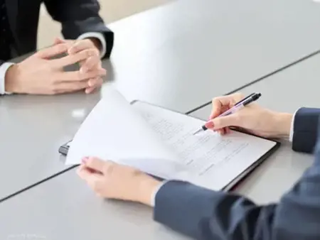 وظائف عالية الأجر لا تتطلب شهادة جامعية في 2025