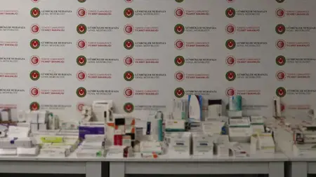 إيقاف عملية تهريب أدوية بقيمة 27 مليون ليرة في مطار إسطنبول إيقاف عملية تهريب أدوية بقيمة 27 مليون ليرة في مطار إسطنبول