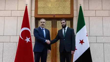 عاجل:فيدان يلتقي أحمد الشرع رئيس الإدارة الجديدة في سوريا عاجل:فيدان يلتقي أحمد الشرع رئيس الإدارة الجديدة في سوريا