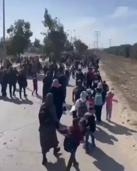 الاحتلال يبدأ باعتماد أسلوب جديد لإجبار سكان غزة على التهجير إلى مصر الاحتلال يبدأ باعتماد أسلوب جديد لإجبار سكان غزة على التهجير إلى مصر