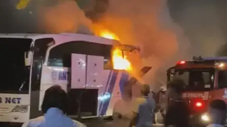 احتراق حافلة ركاب بالكامل في إسطنبول دون إصابات احتراق حافلة ركاب بالكامل في إسطنبول دون إصابات