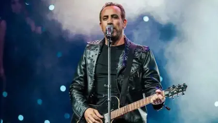 فنان تركي يتبرع بعائدات حفله لغزة فنان تركي يتبرع بعائدات حفله لغزة