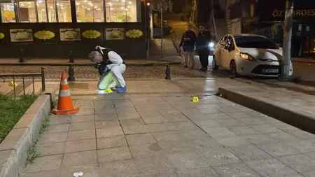 هجوم مسلح على سيارة متوقفة بإسطنبول يسفر عن مصرع شخصين هجوم مسلح على سيارة متوقفة بإسطنبول يسفر عن مصرع شخصين