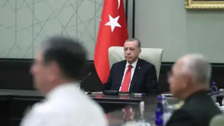 المجلس العسكري الأعلى في تركيا ينعقد برئاسة أردوغان.. ترقيات وتعيينات ووزيران وقائد جديد يحضرون للمرّة الأولى