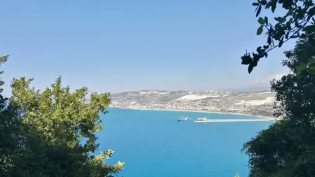 انقاذ مهاجرين أثناء تعرض زورقهم للغرق قبالة شواطئ لبنان انقاذ مهاجرين أثناء تعرض زورقهم للغرق قبالة شواطئ لبنان