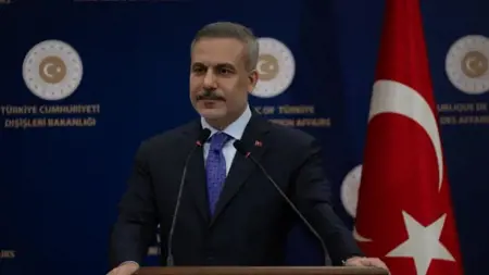 وزير الخارجية التركي يبحث هاتفياً العلاقات الثنائية مع رئيس وزراء قطر