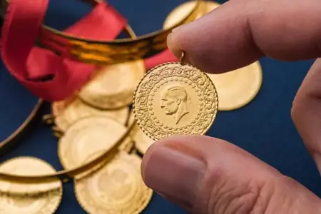 خطر النفط عند 90 دولاراً على الطاولة: النفط يصعد والذهب يتراجع على وقع توتر هرمز