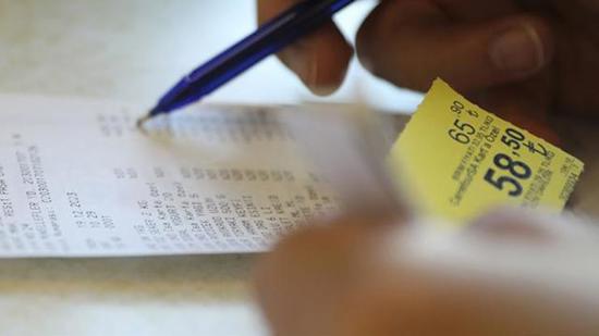 أنقرة: فرض غرامات بـ25.6 مليون ليرة بسبب مخالفات أسعار وارتفاعات غير مبررة أنقرة: فرض غرامات بـ25.6 مليون ليرة بسبب مخالفات أسعار وارتفاعات غير مبررة