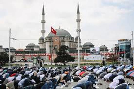كيف يقضي المقيمون العرب يوم الجمعة في تركيا 