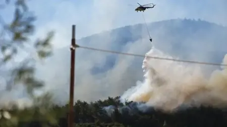 استمرار جهود إخماد حرائق الغابات في تركيا وسط ظروف مناخية صعبة استمرار جهود إخماد حرائق الغابات في تركيا وسط ظروف مناخية صعبة