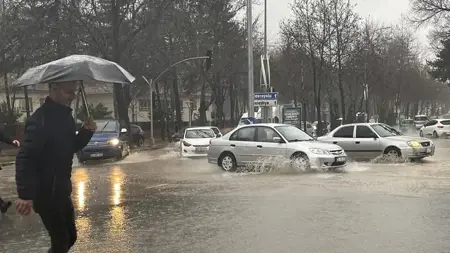 إسطنبول ضمنهم.. الأرصاد التركية تطلق التحذيرات لـ17 محافظة بسبب الأمطار