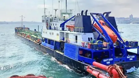 إسطنبول ..إنقاذ ناقلة نفط  تعطلت في مضيق البوسفور إسطنبول ..إنقاذ ناقلة نفط  تعطلت في مضيق البوسفور