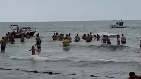 بينهم طفل.. إنقاذ أسرة مكونة من 6 أفراد من الغرق في بارتين بينهم طفل.. إنقاذ أسرة مكونة من 6 أفراد من الغرق في بارتين