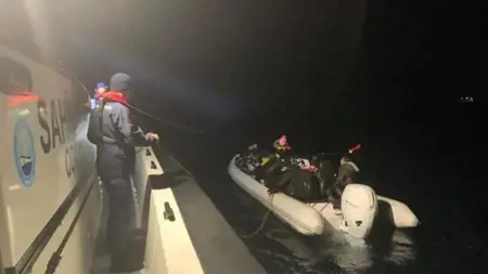 القبض على 50 مهاجرا غير نظامي قبالة سواحل إزمير القبض على 50 مهاجرا غير نظامي قبالة سواحل إزمير