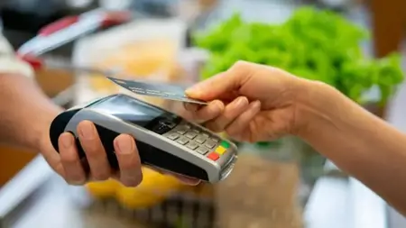 مدفوعات البطاقات في تركيا تقارب 2.9 تريليون ليرة في حزيران.. والإنفاق الإلكتروني يقفز 60%